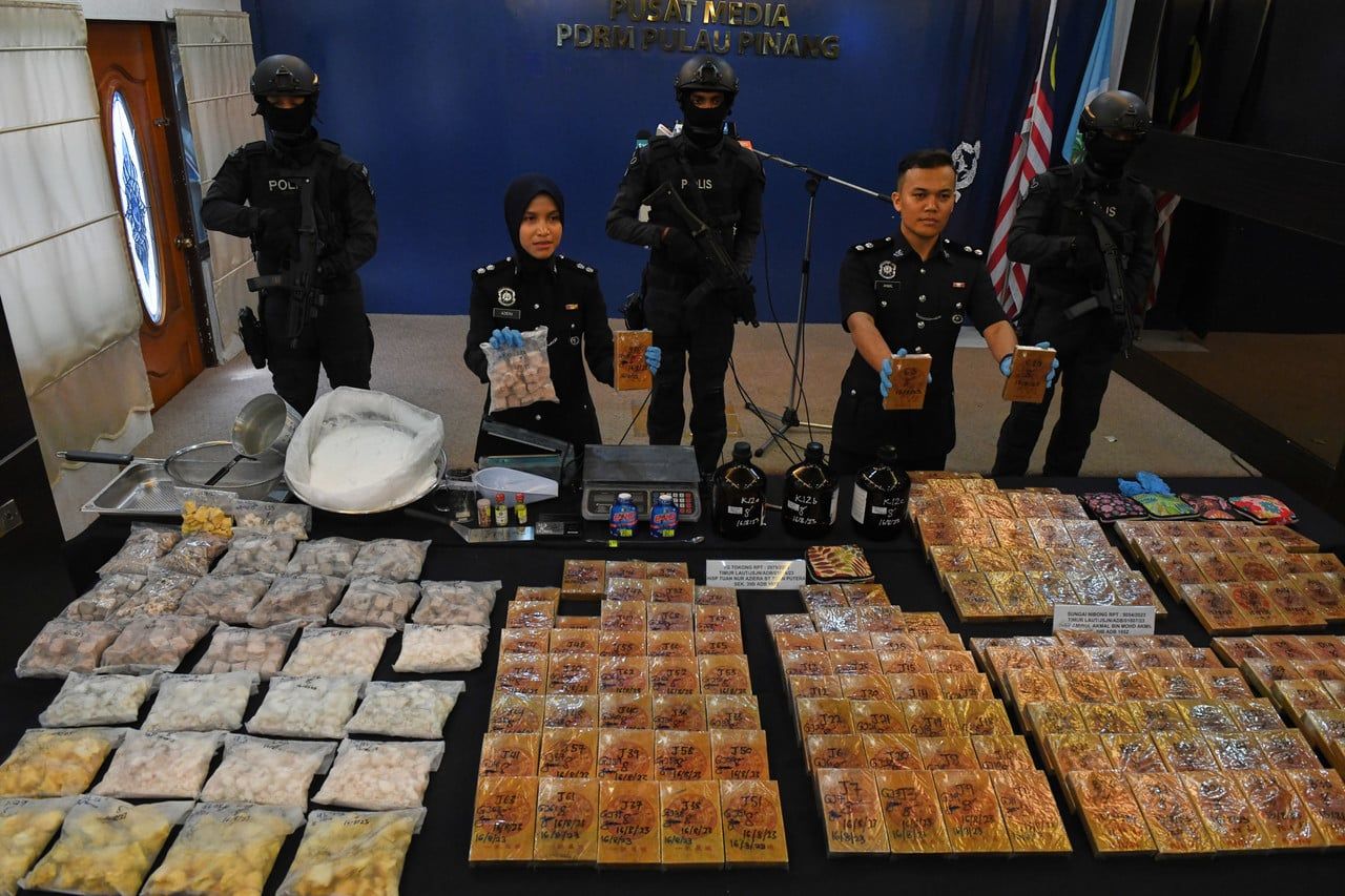 租豪华公寓当炼毒场 警方起获578万海洛因