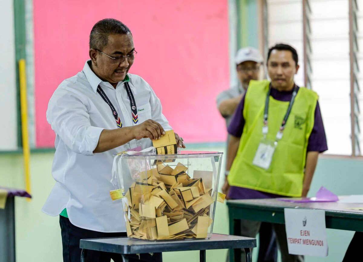 வாக்குச் சீட்டை பத்திரிகையாளர்களிடம் காட்டிய விவகாரம்- சனுசி விசாரணைக்கு அழைக்கப்படுவார்