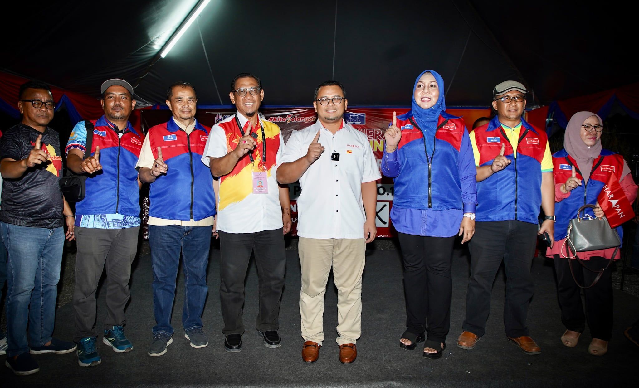 கோலசிலாங்கூர் பெர்மாத்தாங் தொகுதியில் சிவப்பு மஞ்சள் ஆரூஸ் வேட்பாளருக்கு வாக்கு வேட்டை. சிலாங்கூர் மந்திரி புசார்