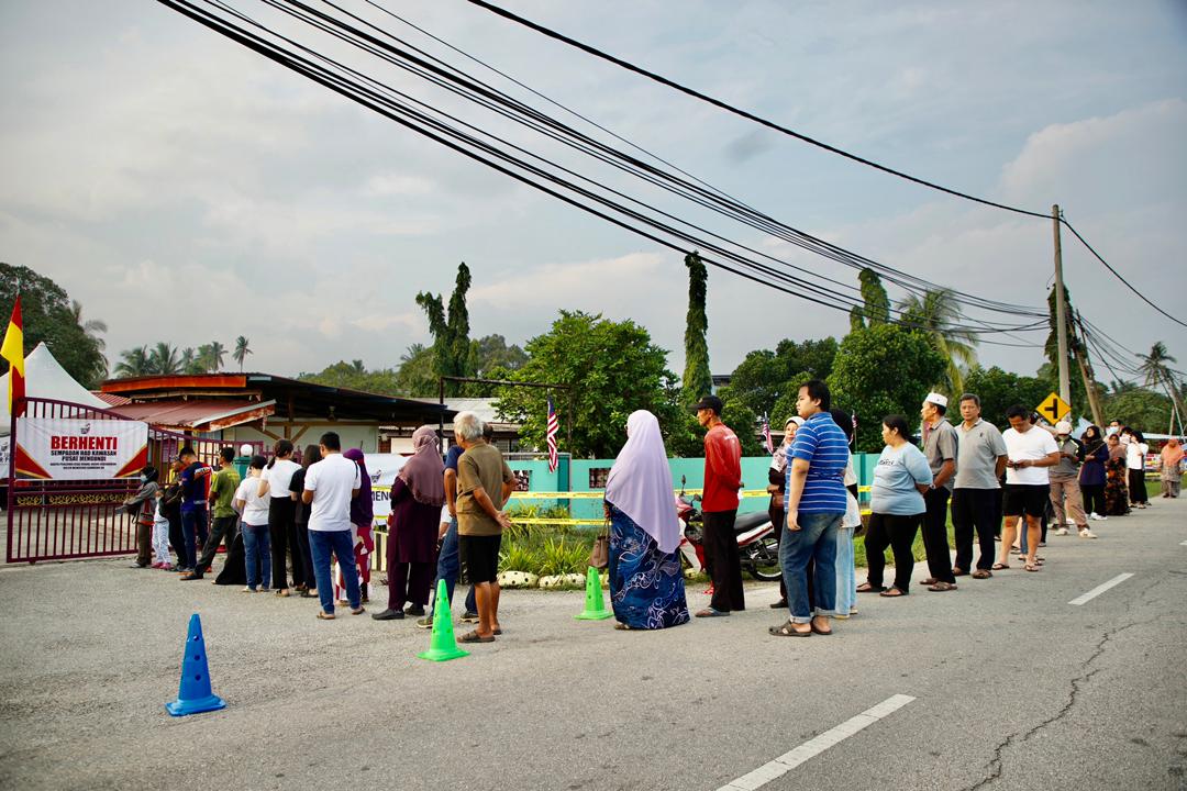 Calon, pemimpin ambil kesempatan mengundi awal pagi