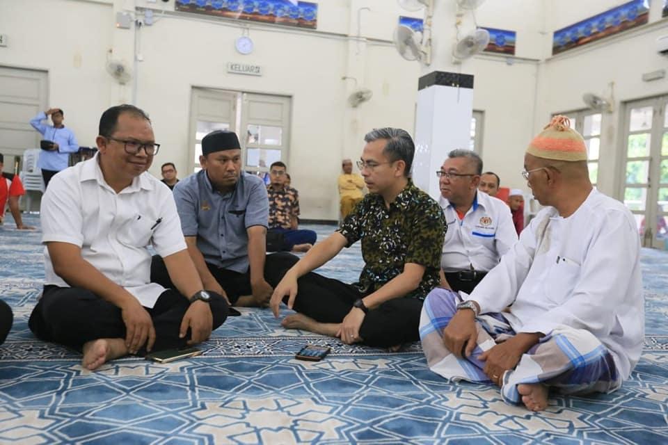 Fahmi issues notice of demand over claims of political talk in mosque