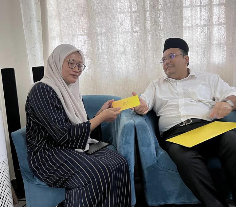 Agong beri sumbangan peribadi kepada balu mangsa nahas pesawat