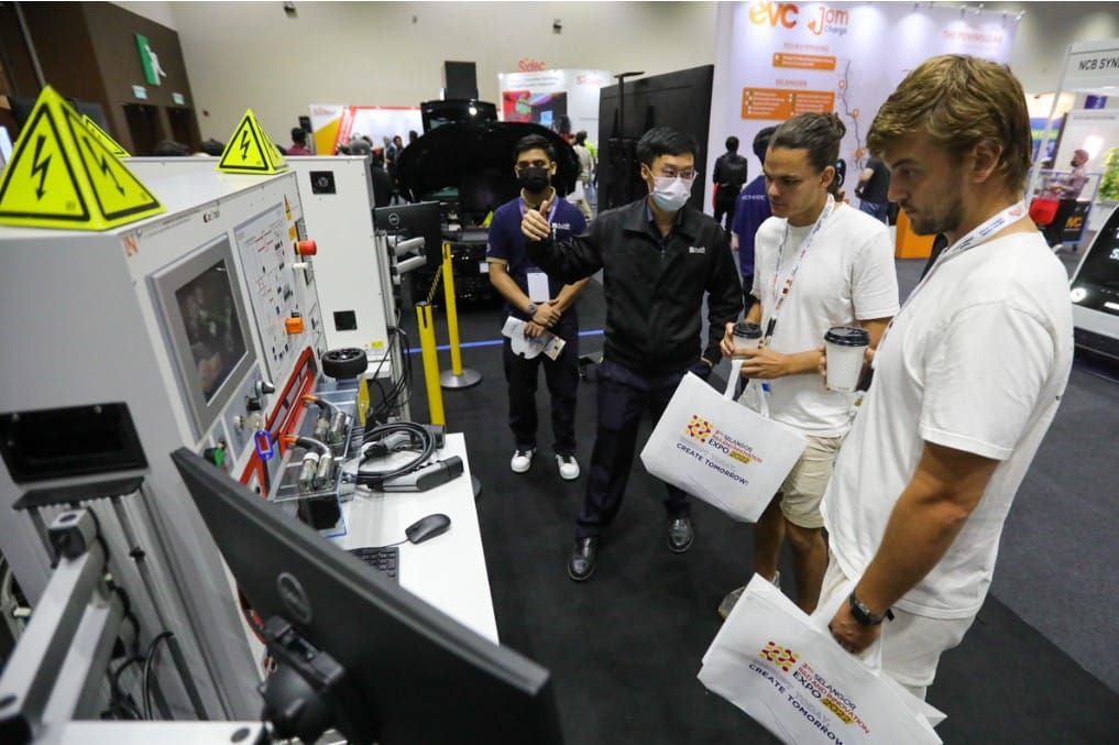 吸引多国企业参与   2023雪国际商峰会大放异彩