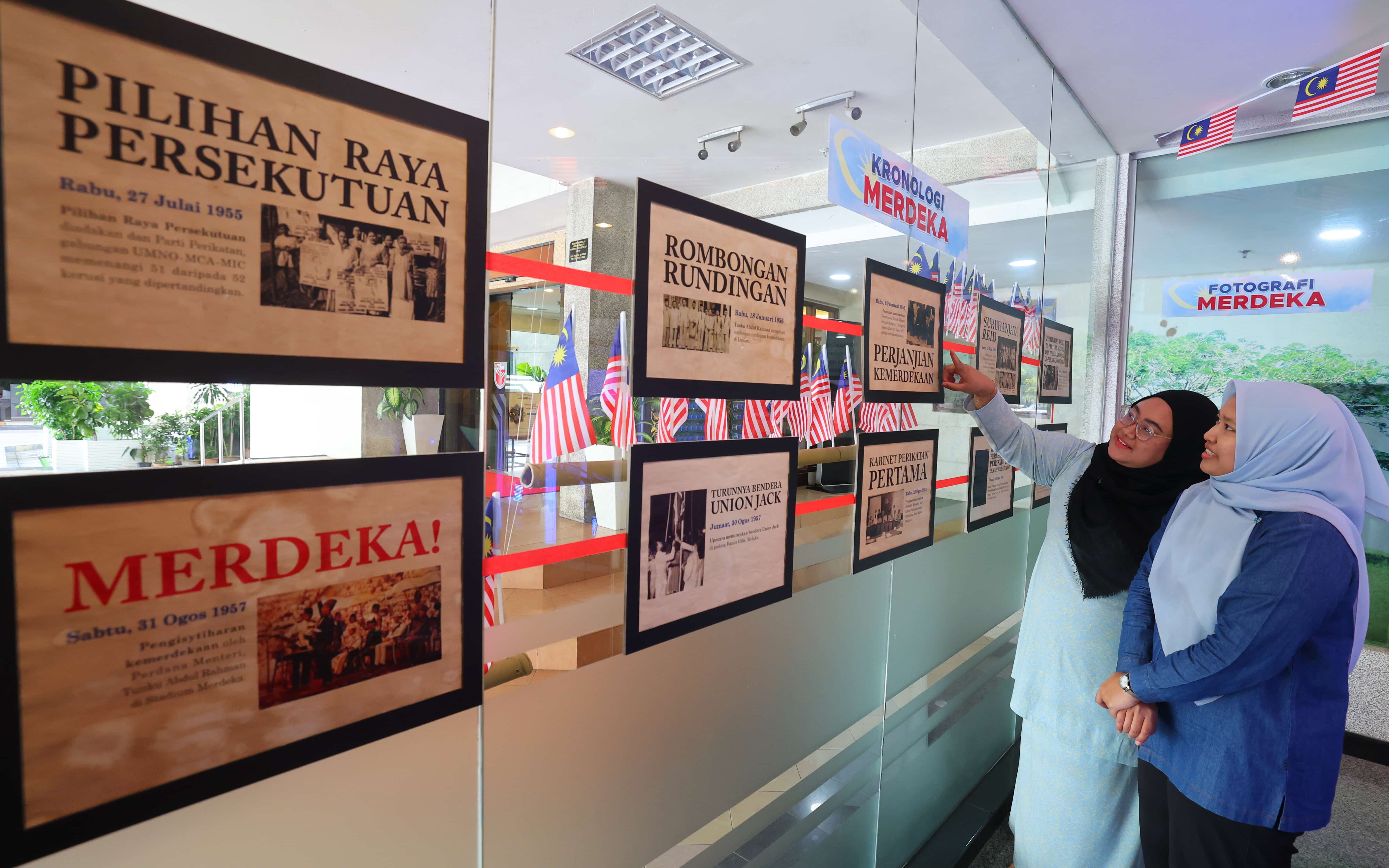 Galeri Putra UPM manfaat bahan kitar semula hasil pameran sejarah kemerdekaan