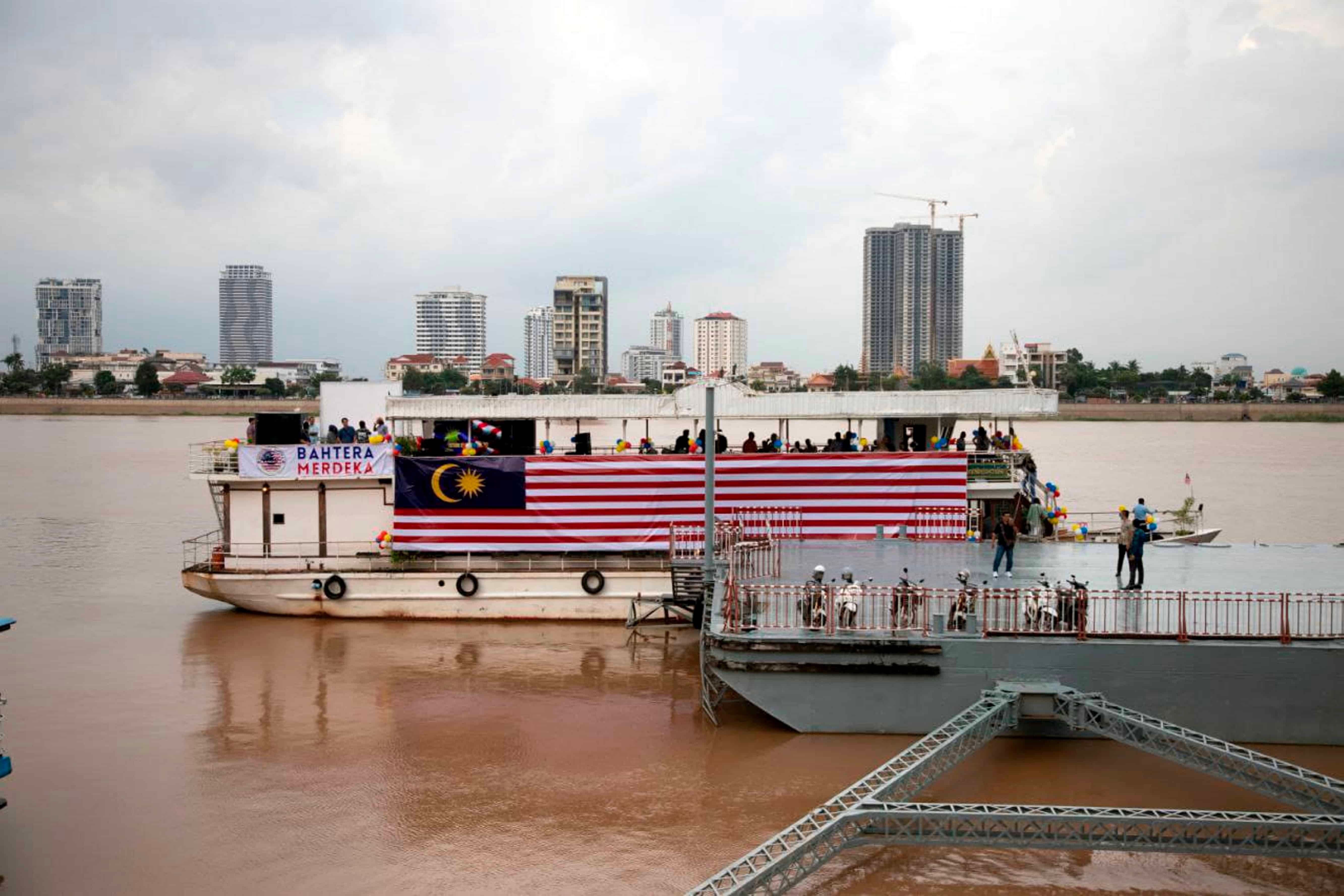 'Bahtera Merdeka' belayar di Sungai Mekong