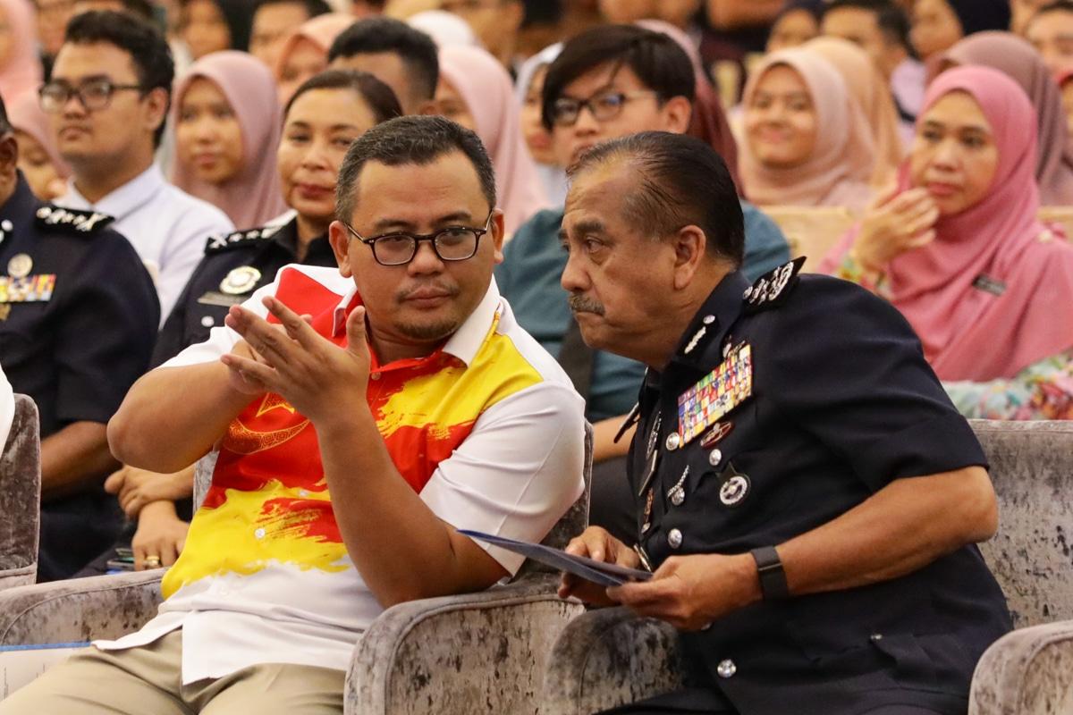 MB hadiri seminar dedah pelajar kepada isu jenayah, kerjaya polis