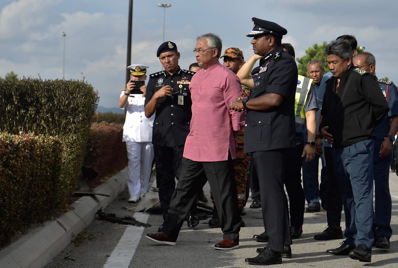 Agong checks out situation at Elmina aircraft crash site