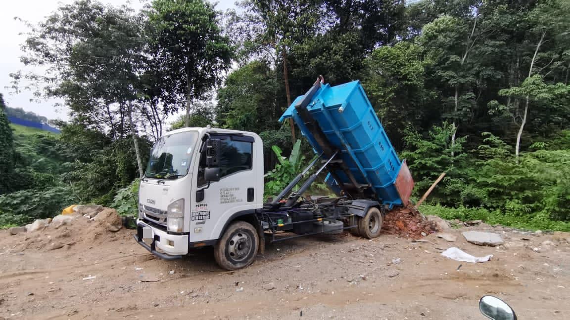 加影市会今年1月至今扣押了 142辆非法倾倒垃圾的罗里