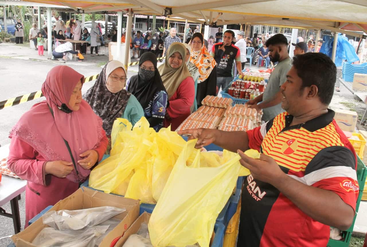 Hampir 300 kunjungi JER di Taman Seri Perepat, telur dan ayam paling laris