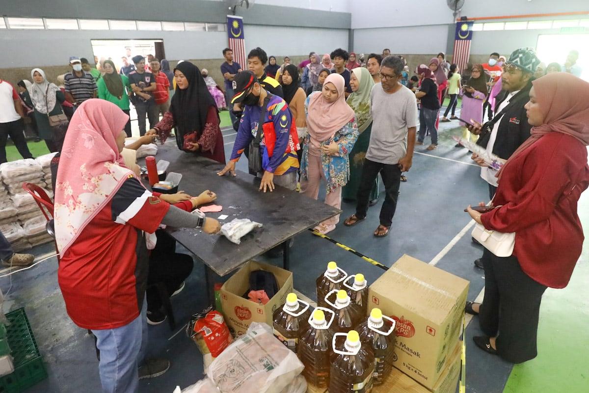 Penduduk teruja jualan murah kembali, barangan laris kurang dua jam dijual
