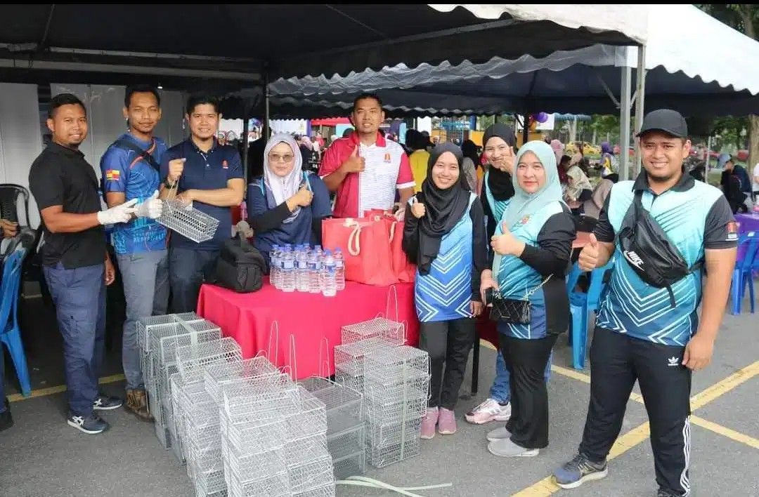 瓜冷市会万津巴刹派50捕鼠器  携手小贩防范鼠传疾病