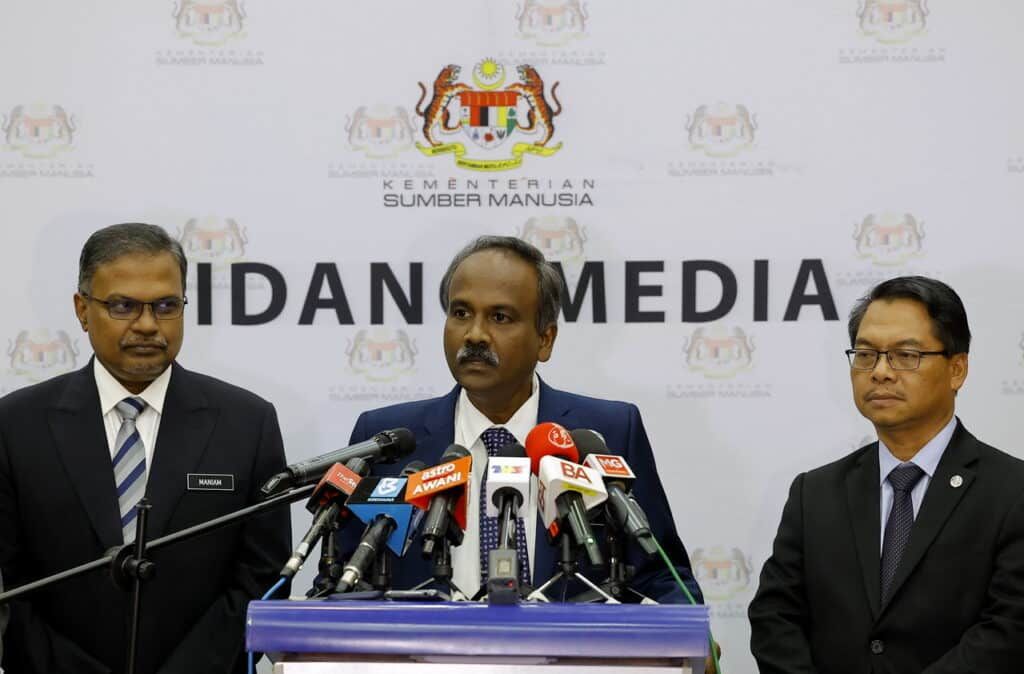 முற்போக்கு ஊதிய முறை அமலாக்கத்தின்  போது வெ.1,500 குறைந்தபட்ச ஊதியம் நிலை நிறுத்தப்படும்!   அமைச்சர் சிவகுமார் அறிவிப்பு