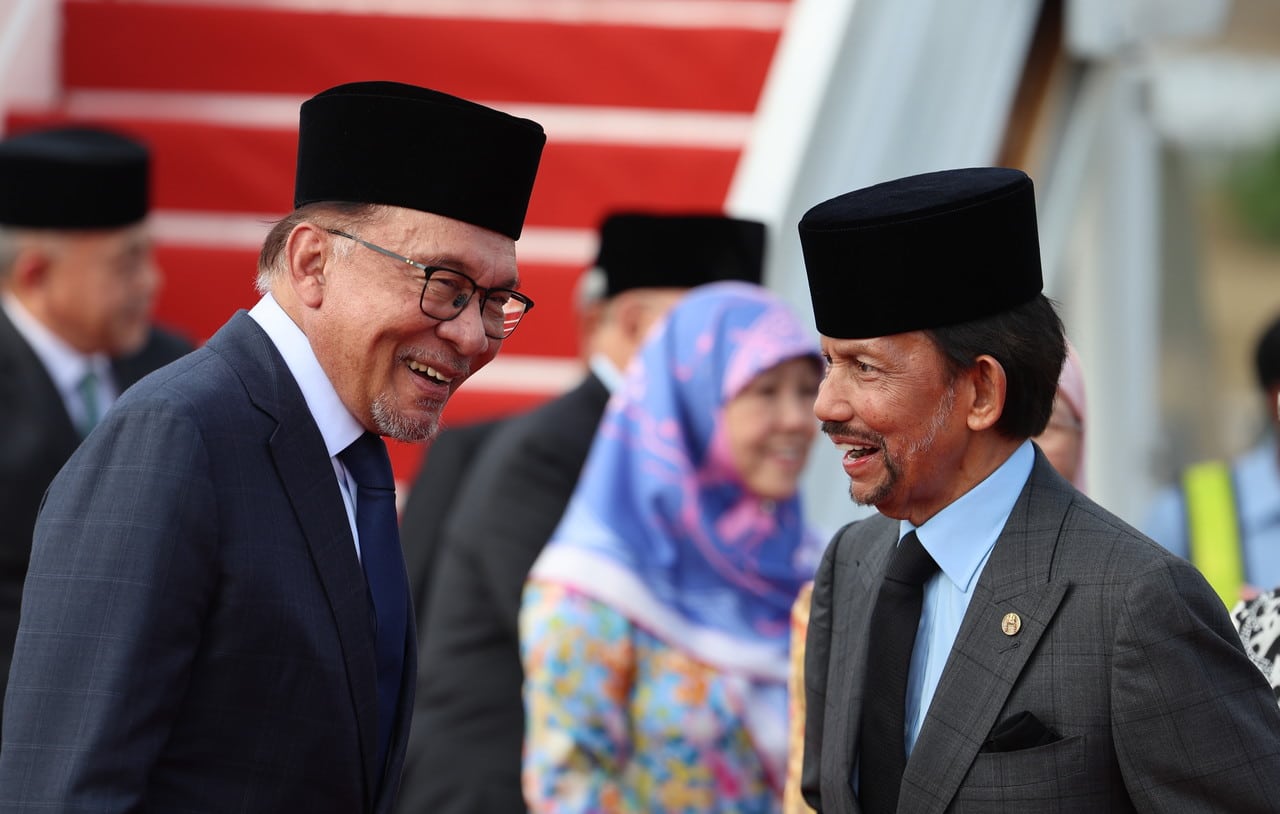 Sultan Hasanal Bolkiah arrives for three-day state visit to Malaysia