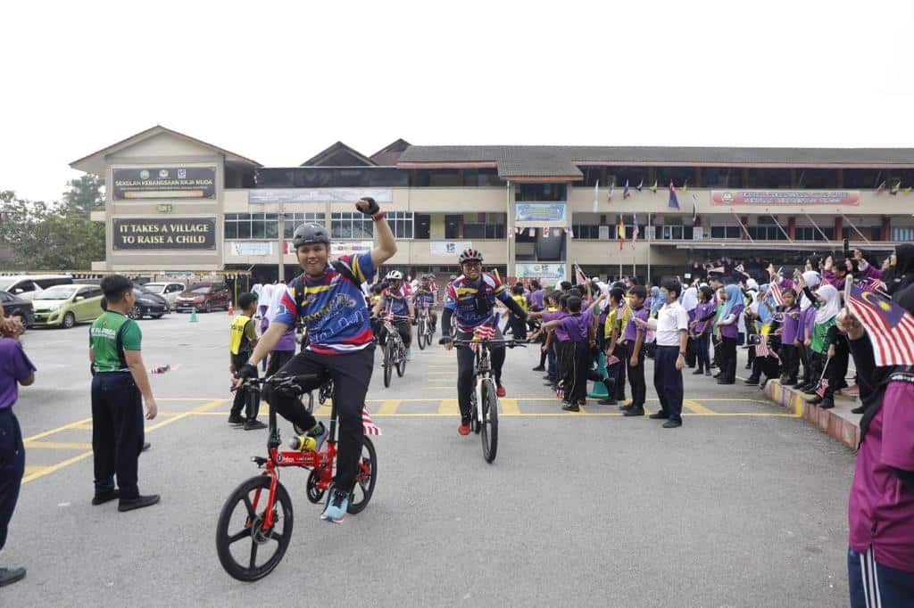 100 sertai kayuhan santai MBSA, edar Jalur Gemilang ke sekolah