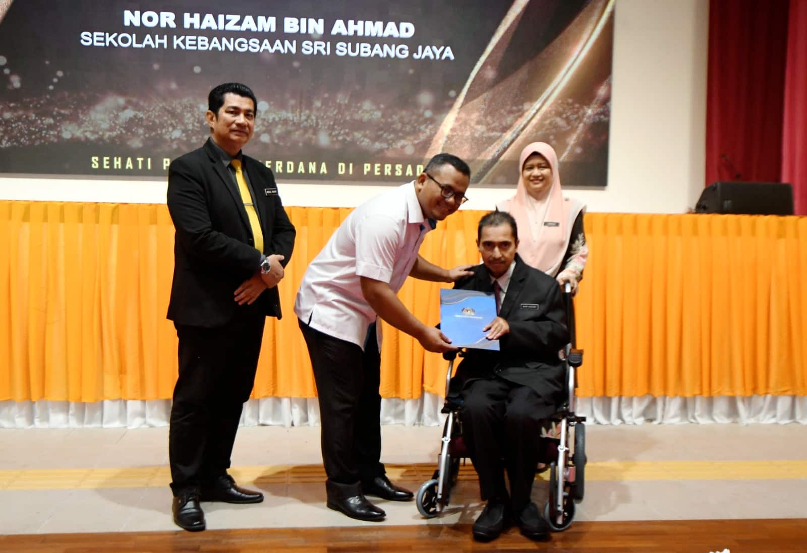 MB sampaikan anugerah khidmat cemerlang, harap warga pendidik terus bersemangat