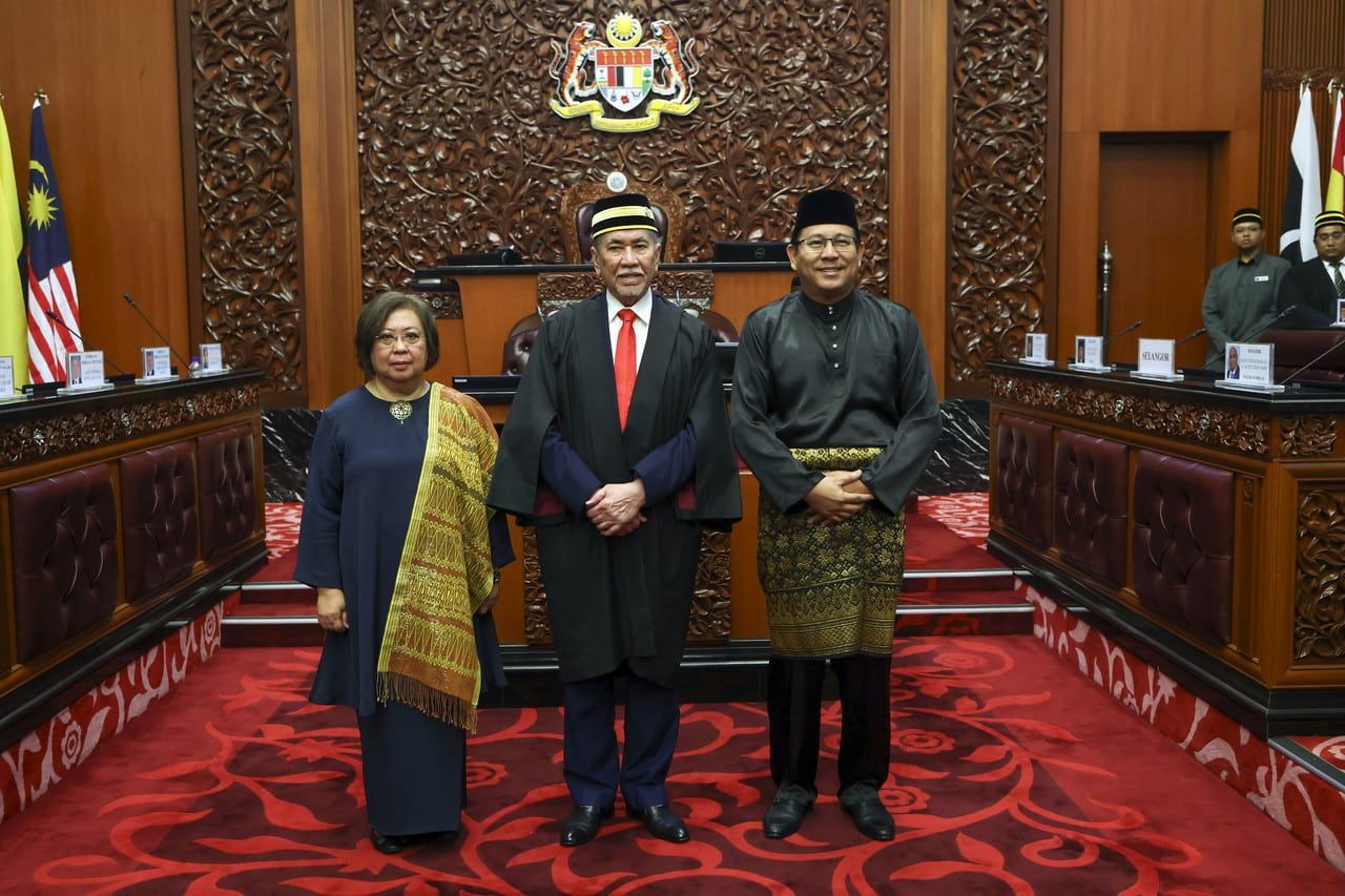 2国会上议员今宣誓就任