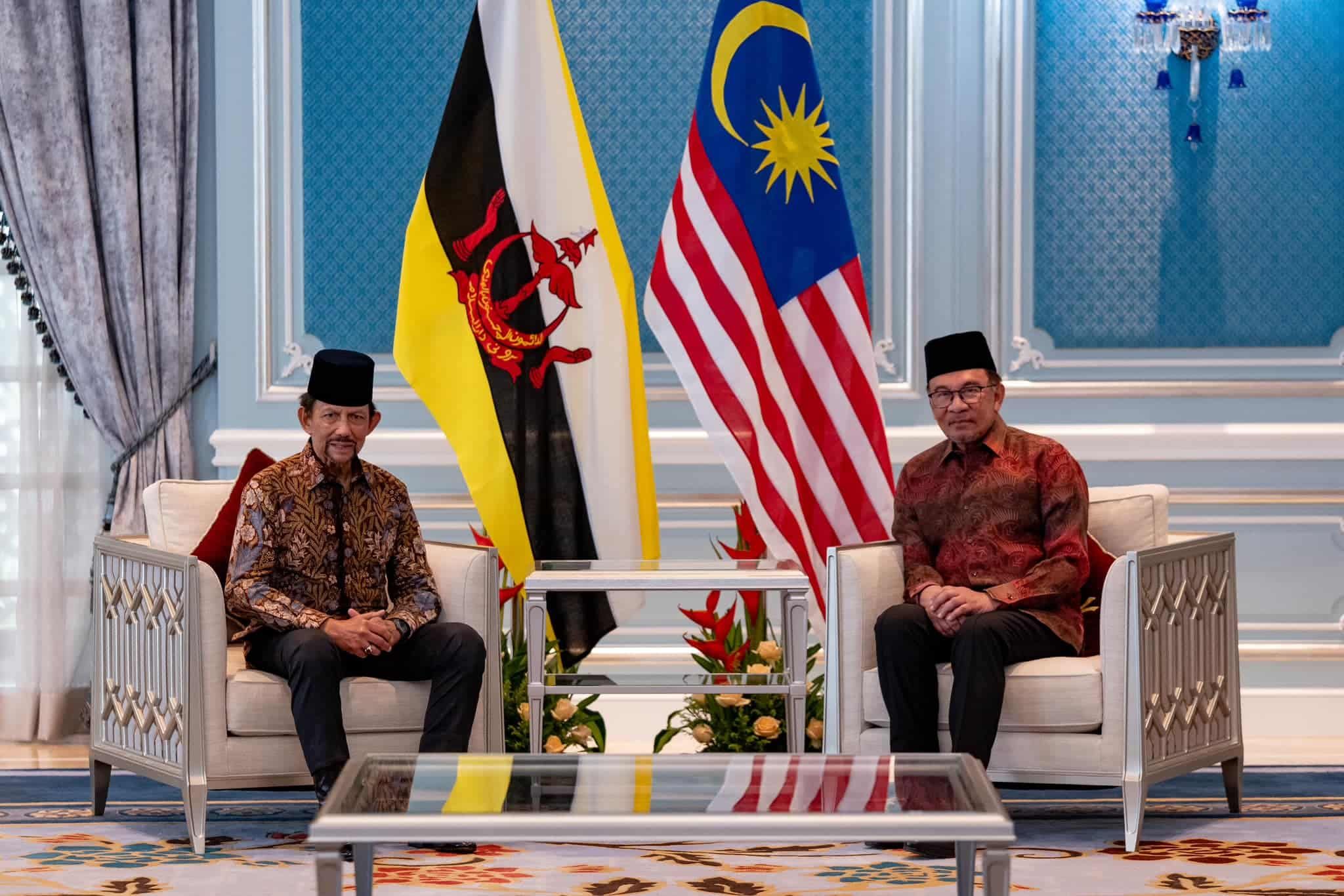 Anwar, Brunei sultan urge Asean unity