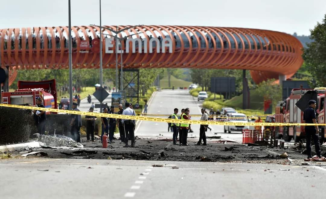 飞机坠毁：安华向罹难者家属致哀