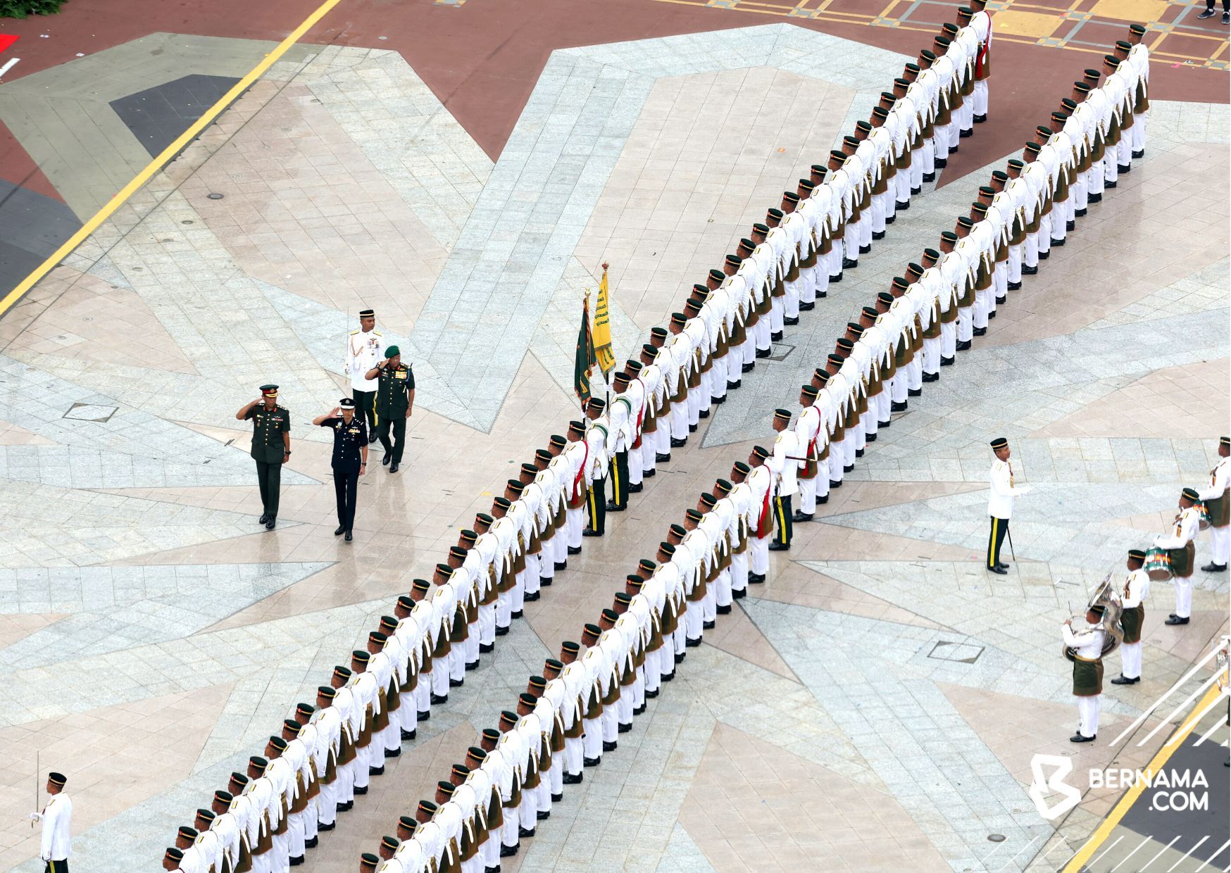体现昌明大马新愿景 官民齐聚布城迎国庆