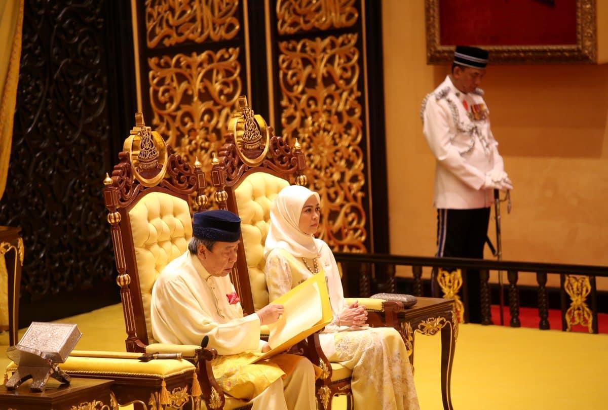 Sultan: Cukup-cukuplah berpolitik, rakyat sudah penat, fikirkan masa depan