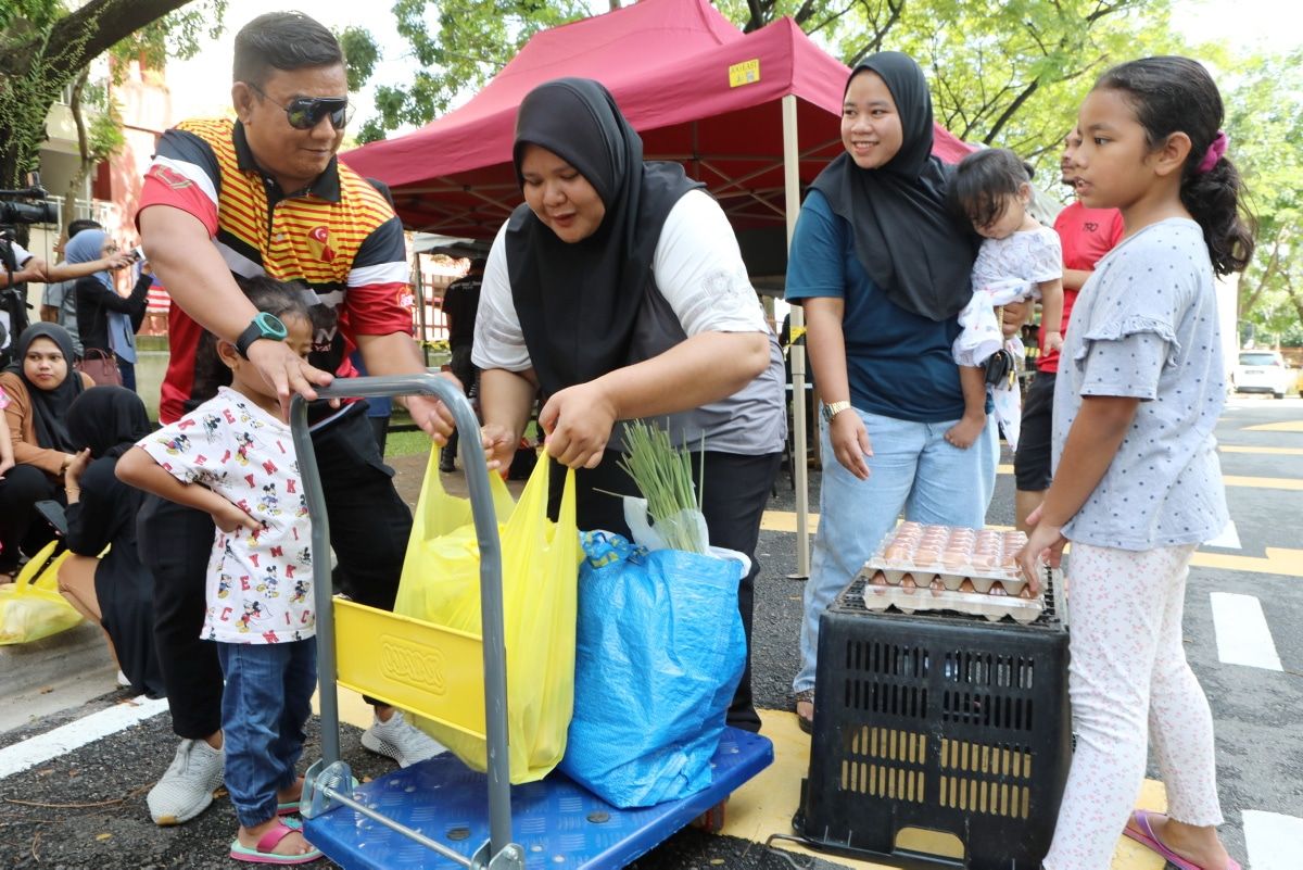 Suri rumah akui berbaloi, belanja kurang RM50 di JER dapat macam-macam