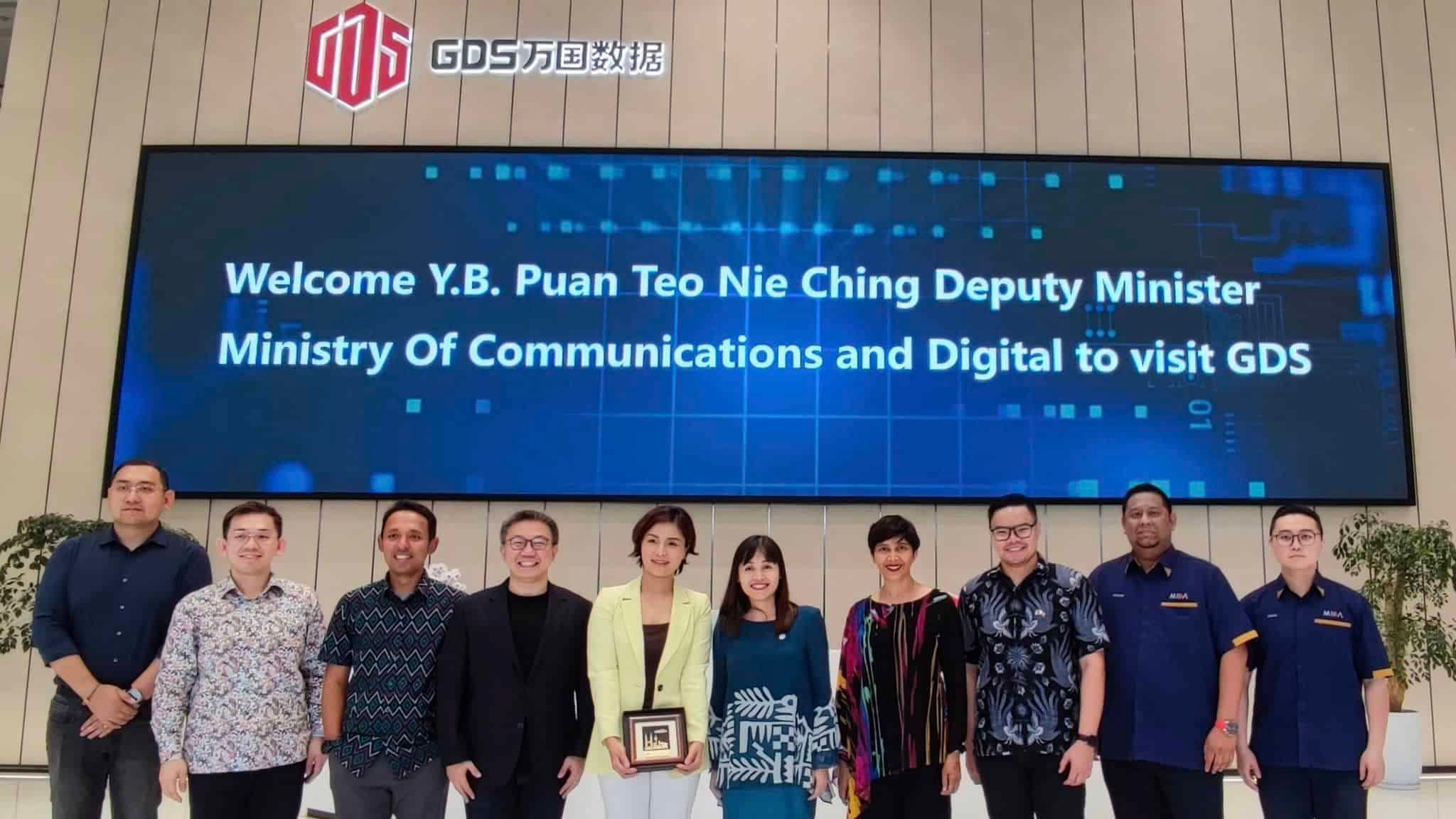 万国数据中心周四开幕启用  未来10年料在马投资约45亿