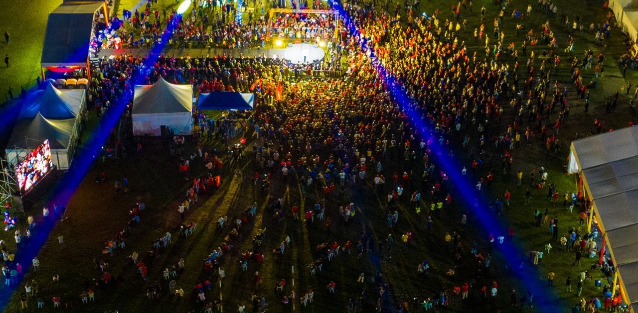 （视频）约5000人昨晚包围AU2草场 展现对团结政府与雪州信心