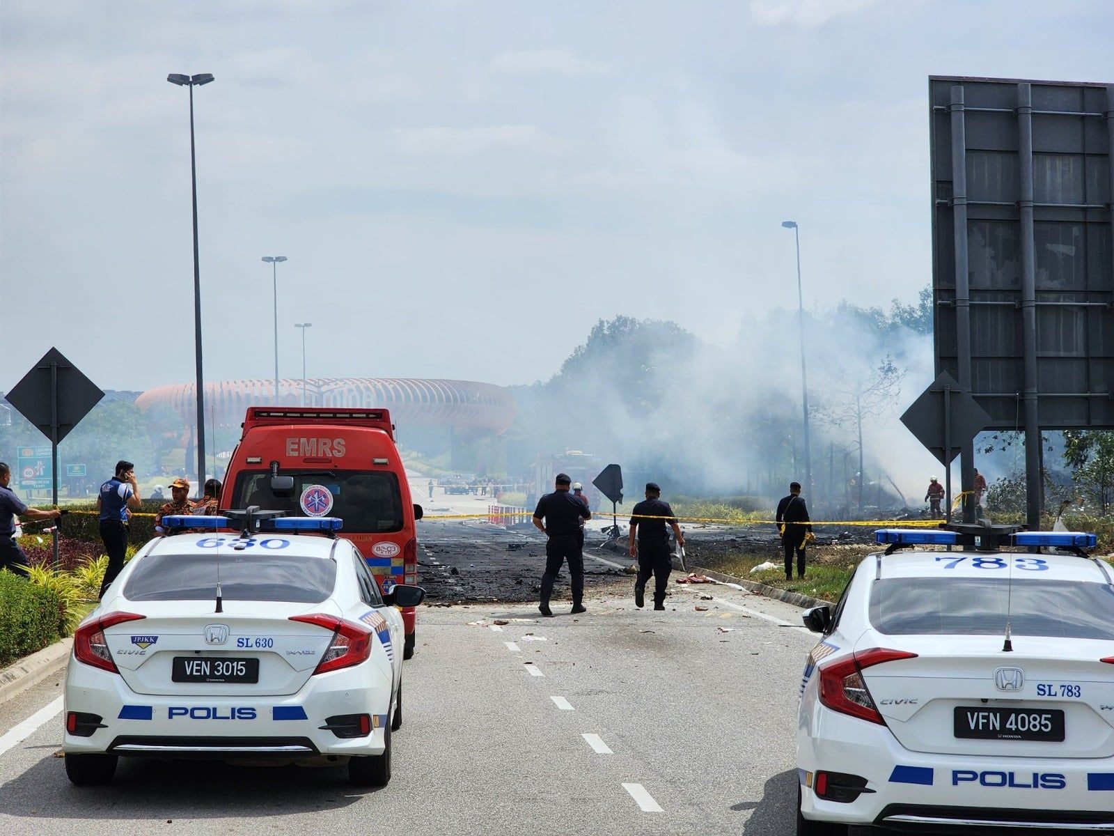 Aircraft crashes into Elmina Central Park, kills 10