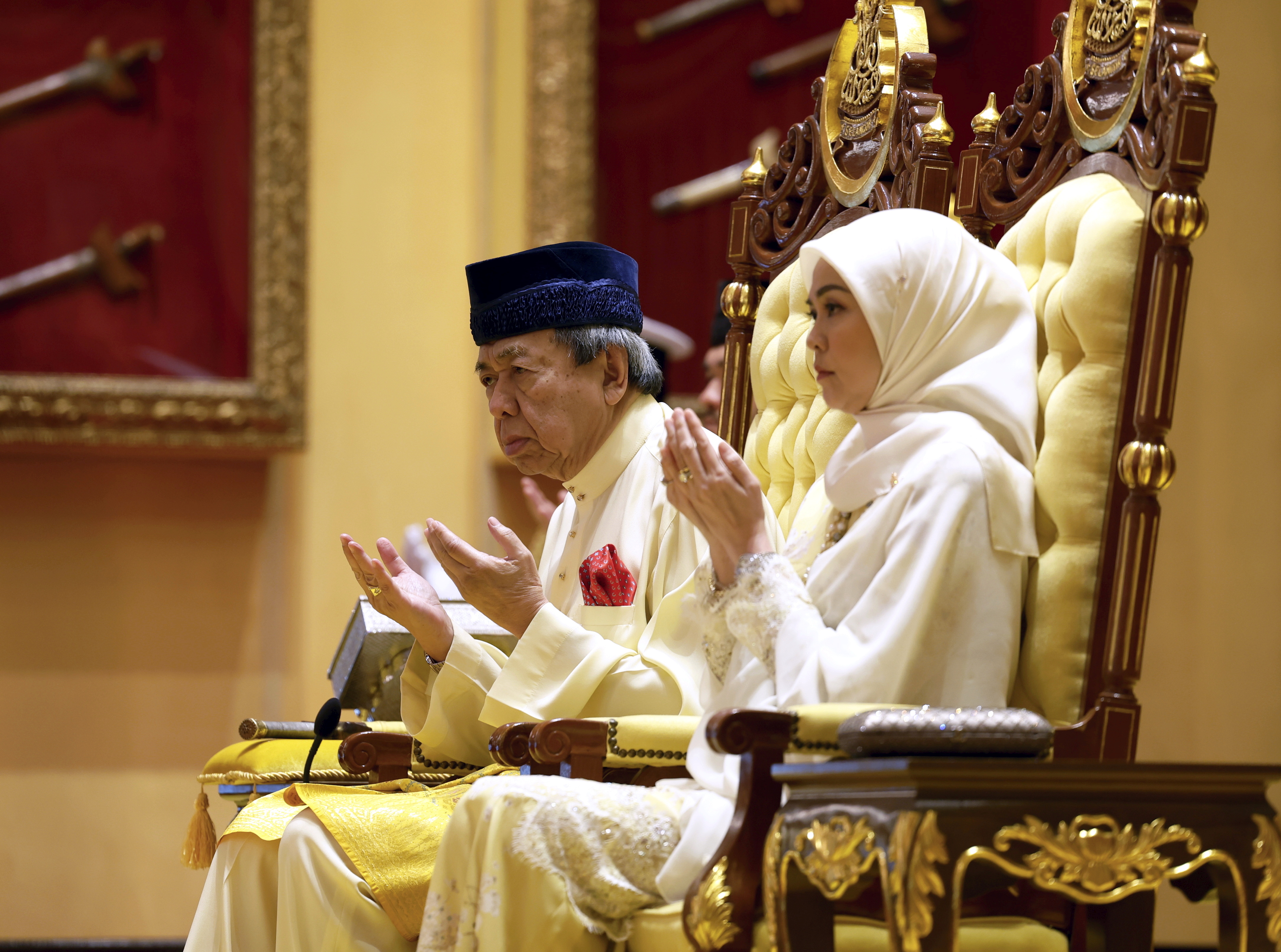 10 Selangor exco members sworn in, seven new faces