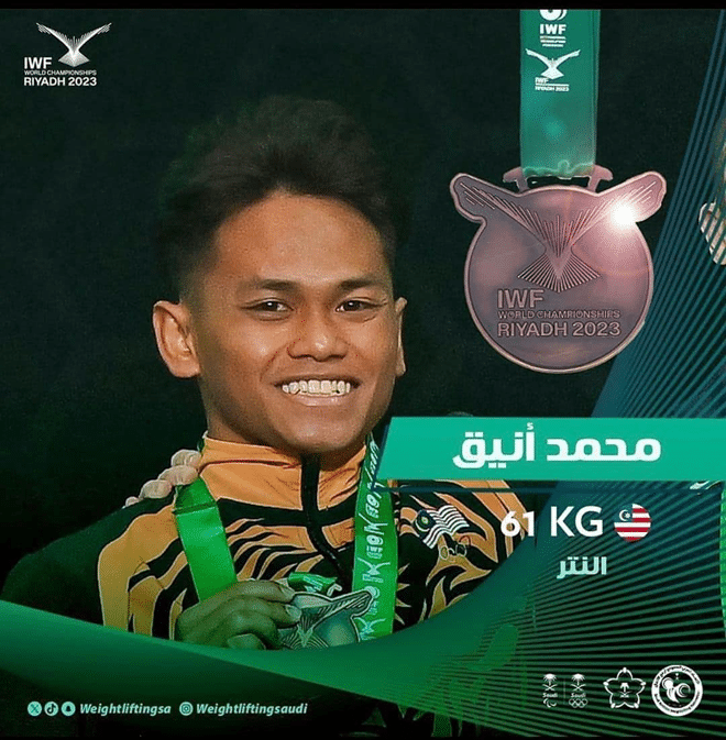 Atlet angkat berat hadiah gangsa di Kejohanan Dunia