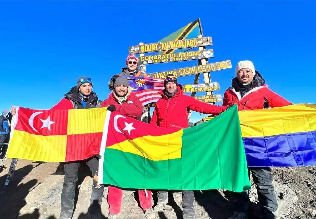 雪王储自豪登顶乞力马扎罗山  纳兹旺：激励年轻人自我突破