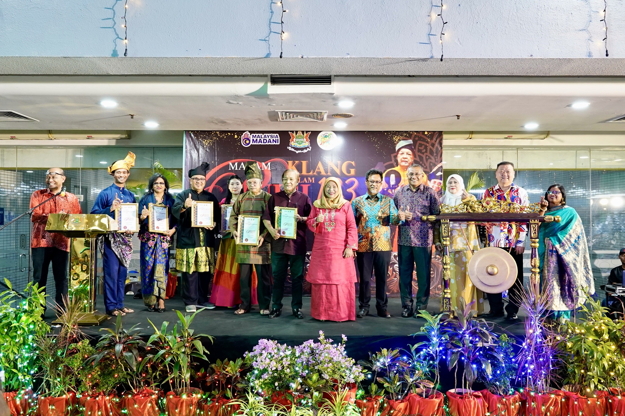 Poetry, verse recital, gambus music colour anniversary of Klang's founding