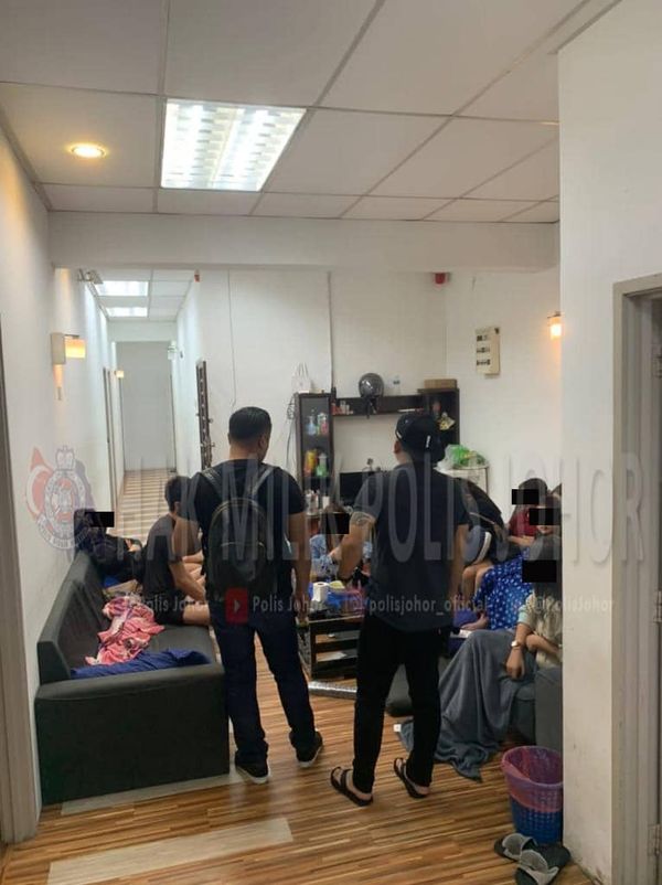 新山警方捕17名 涉卖淫活动人士