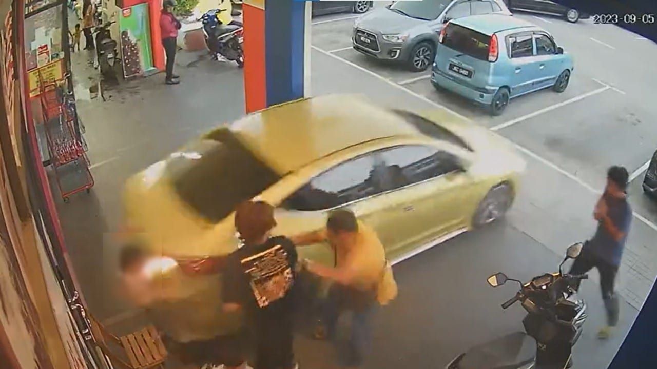 遭司机倒车误撞   女童受轻伤逃过死神