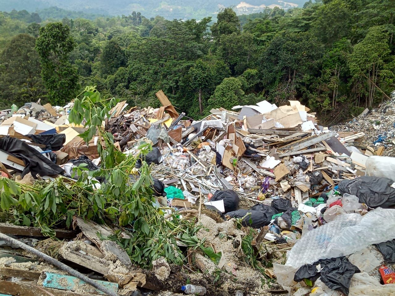 张睷洋寻求专家协助解决 双溪龙一带非法垃圾与污染课题