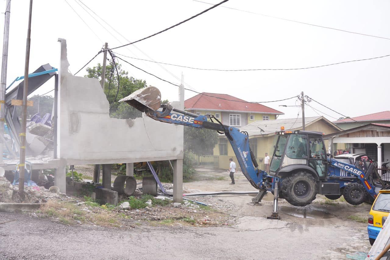 占用政府保留地违建   士拉央市会拆非法商铺