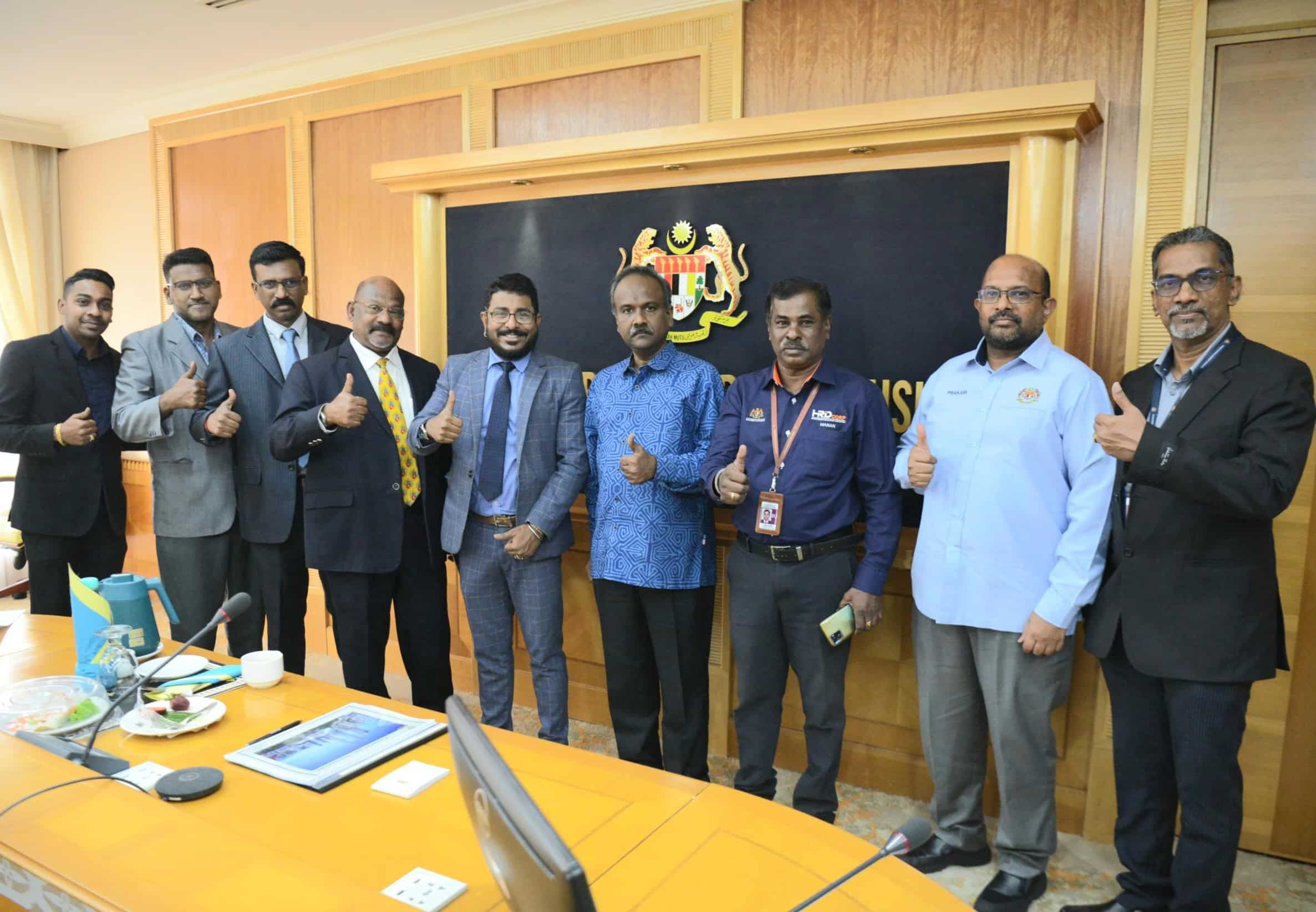 பத்துக்கும் குறைவான மாணவர்களை கொண்ட 26 தமிழ்ப்பள்ளிகள் குறித்து கல்வி அமைச்சிடம் பேச்சுவார்த்தை- அமைச்சர் சிவகுமார் அறிவிப்பு