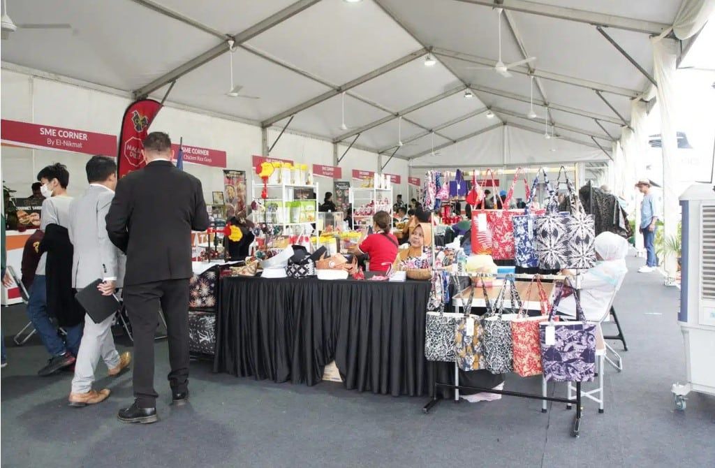 大臣机构为25企业穿针引线   雪航空展上大展拳脚