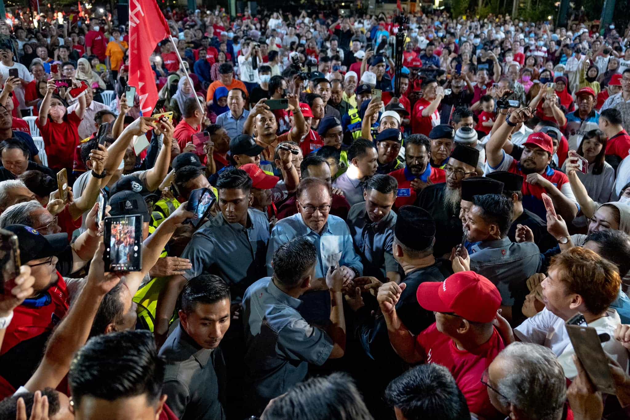 PM: Boleh kritik kerajaan tapi jangan sentuh 3R