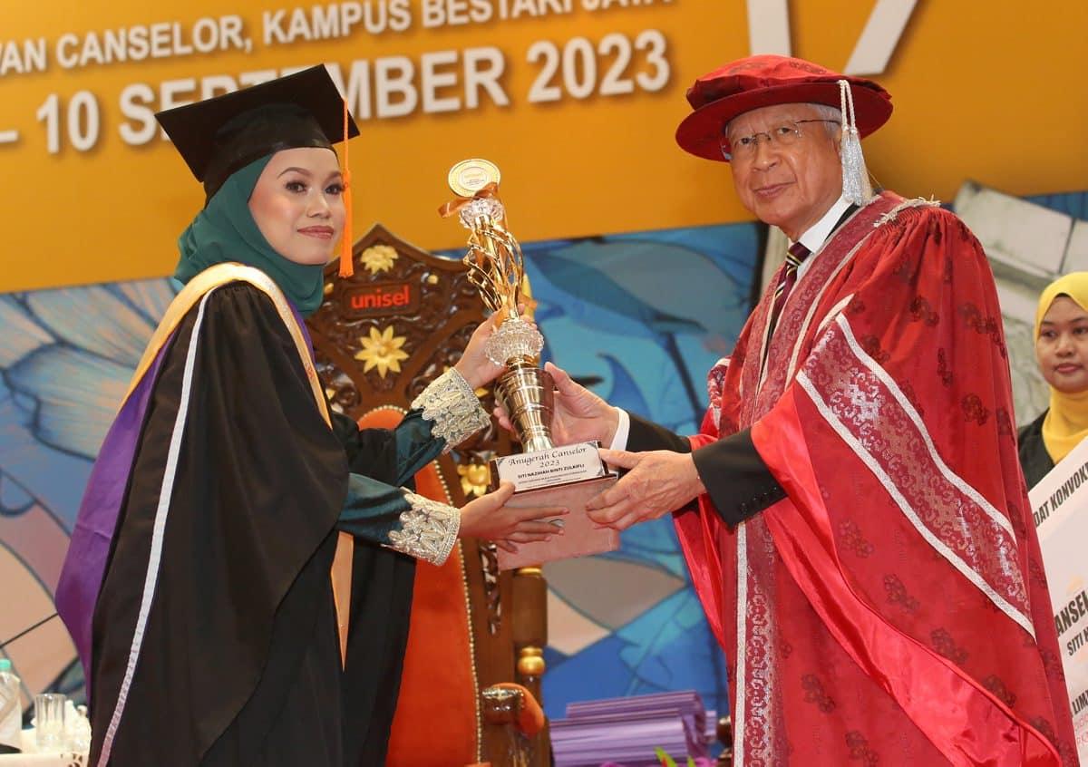 Unisel chancellor calls upon grads to emphasise unity, service to society
