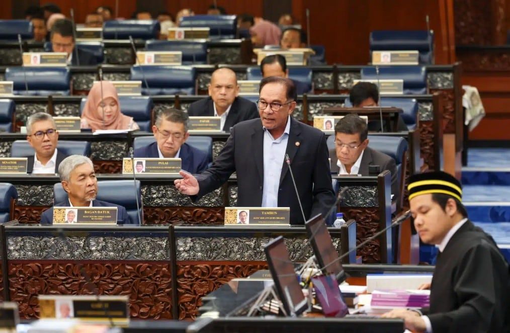 安华今呈第12大马计划中期检讨报告