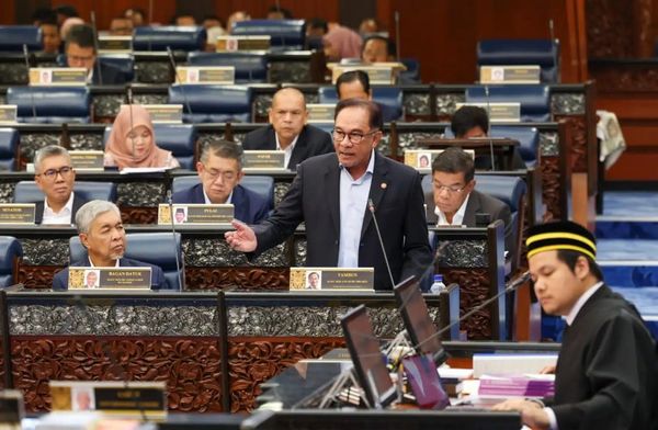 安华今呈第12大马计划中期检讨报告