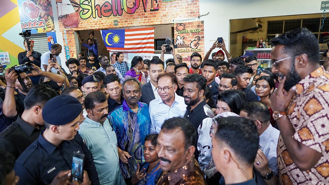 14  ஆண்டு போராட்டத்திற்கு  வெற்றி- பாரம்பரியம் தொழில் துறைகளில் அந்நிய தொழிலாளர்களுக்கு அனுமதி!