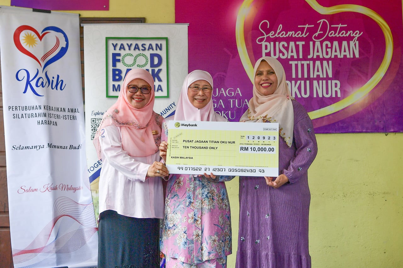 Kasih Malaysia donates RM10,000, essential items to care centre in Rawang
