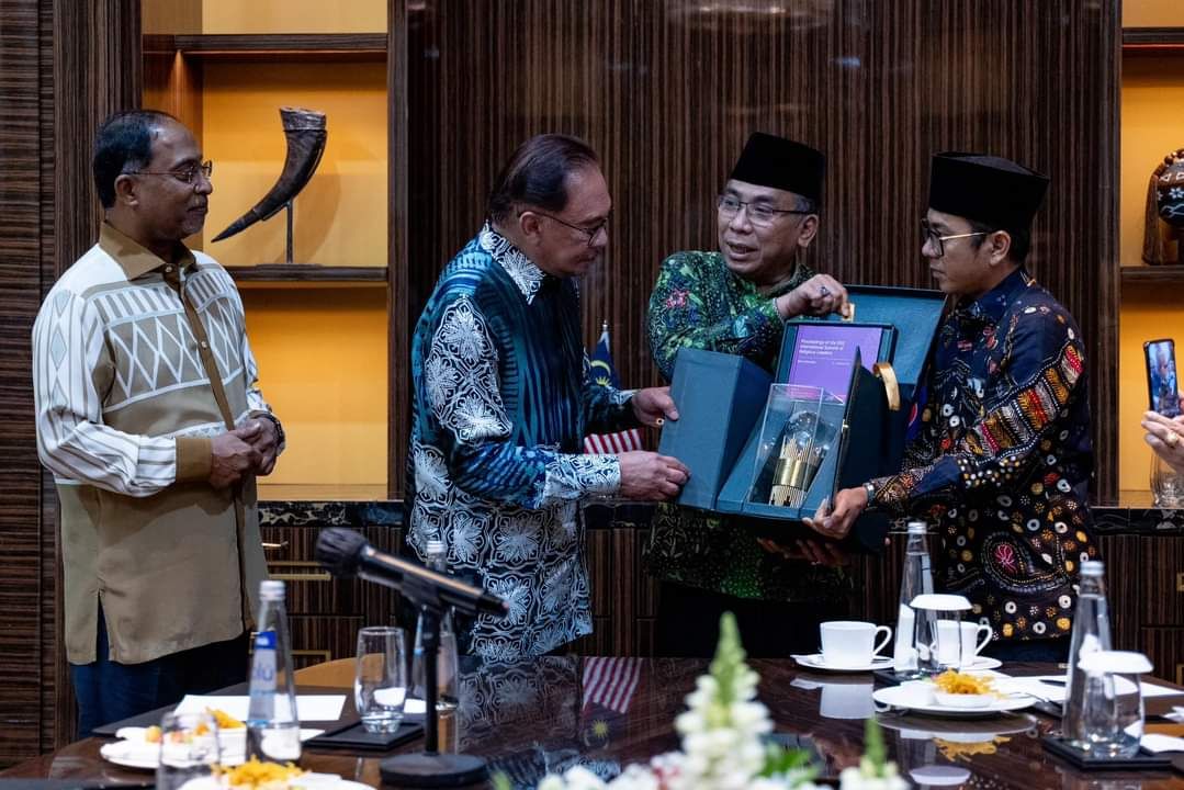 安华接见印尼伊教士联会