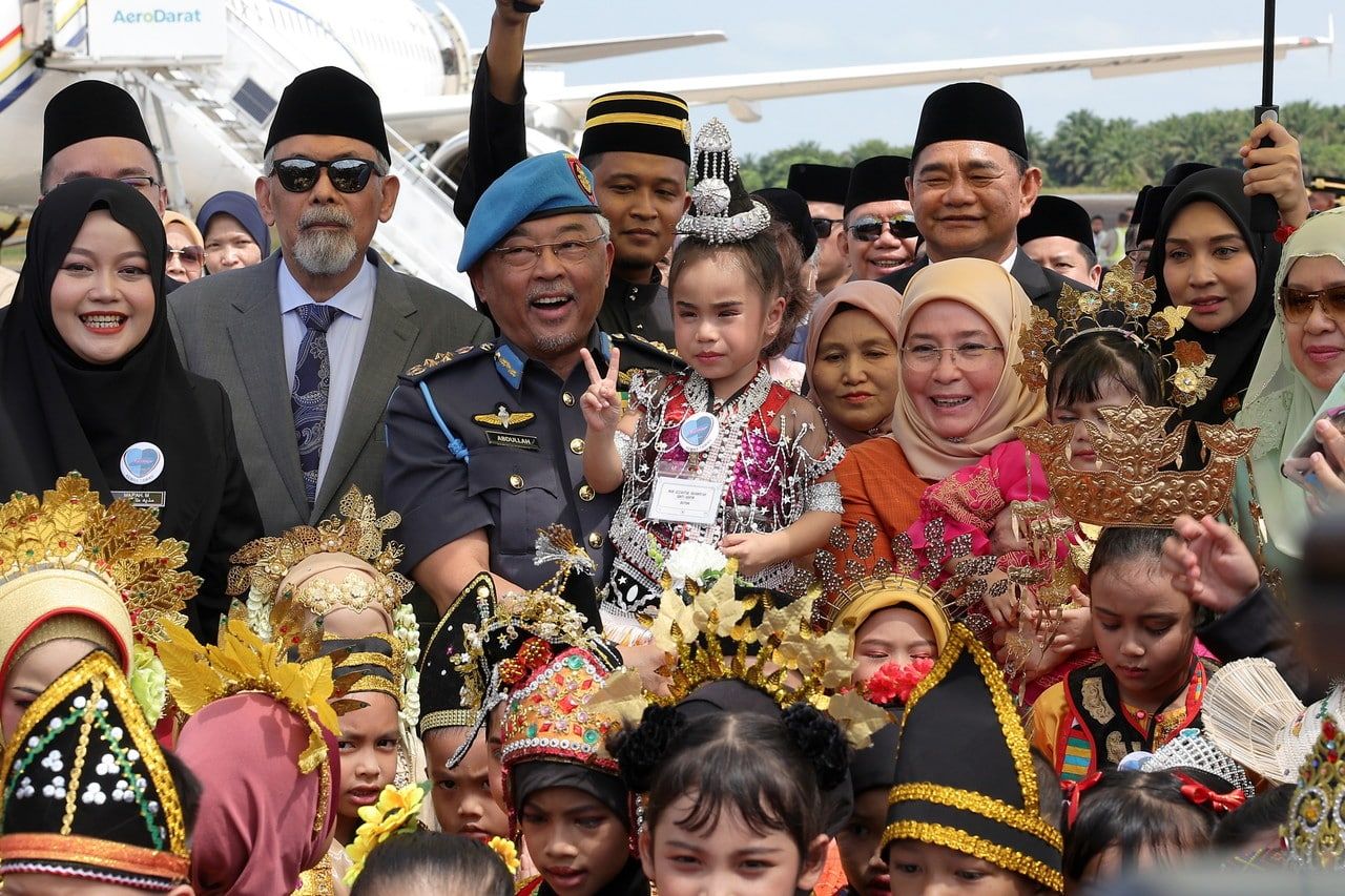 元首伉俪抵斗湖 展开婆罗洲远征