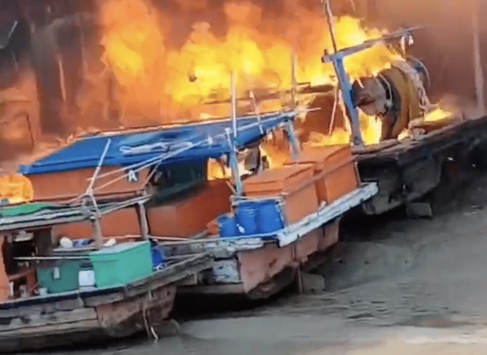 Fire engulfs wooden homes, boats off Pulau Ketam
