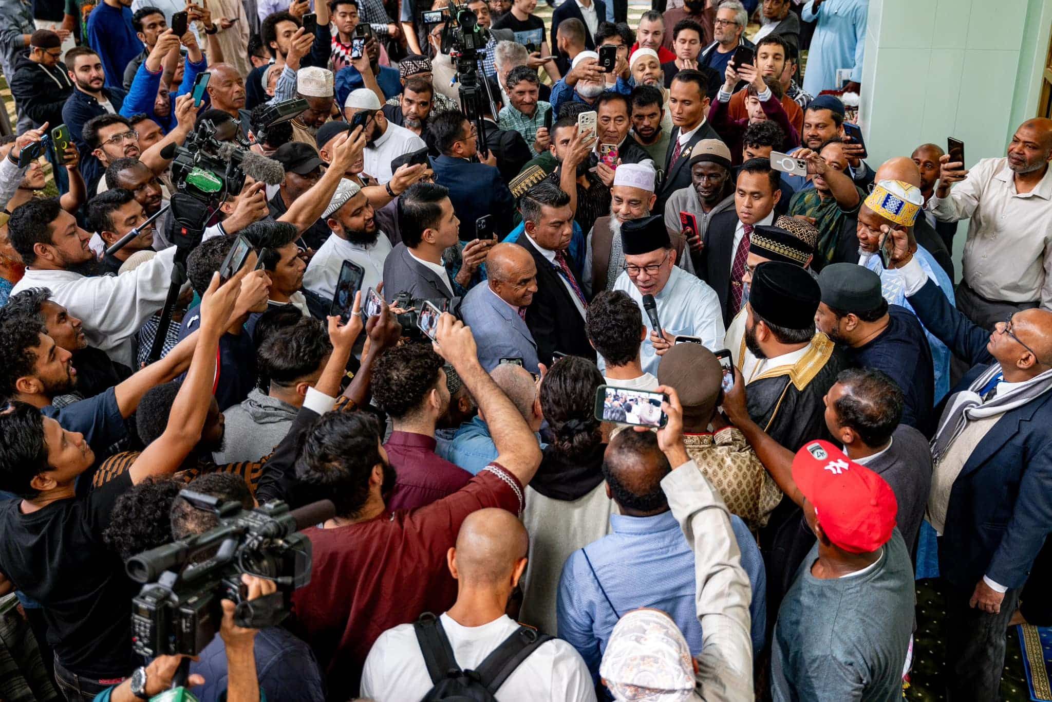 安华：政府寻策解决人才外流