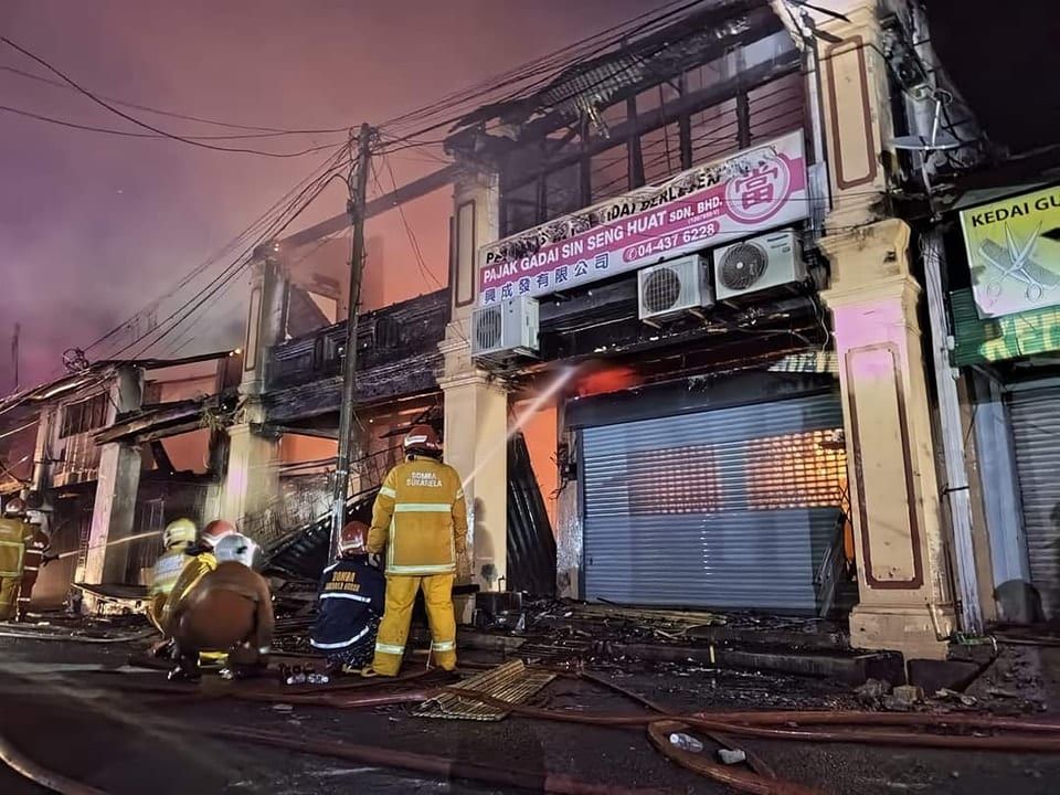 8双层店屋凌晨失火 2人葬身火海1人下落不明