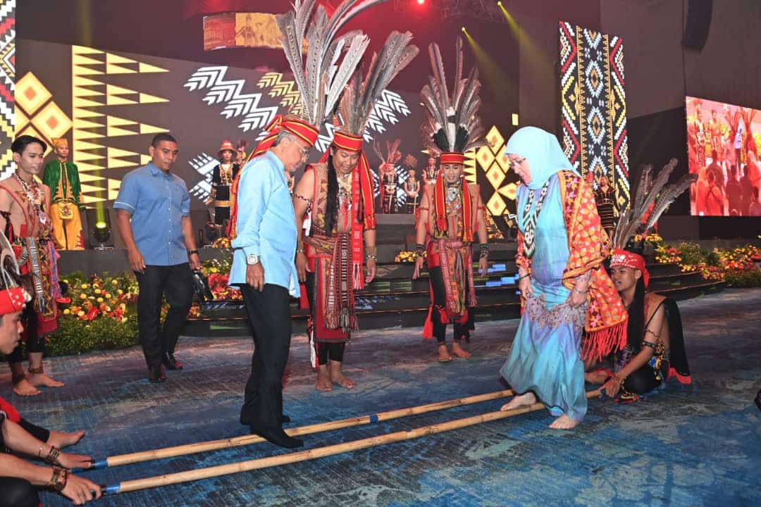 Kembara Kenali Borneo: Agong, Permaisuri saksikan kepelbagaian budaya etnik Sabah
